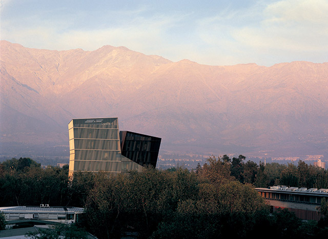 Pritzkerova cena 2016: Alejandro Aravena